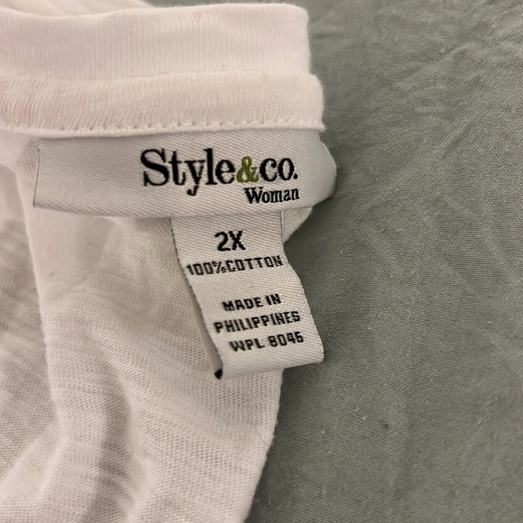 Women’s tops, white tee with design, pink cardigan and blk and white blouse. - Picture 12 of 13